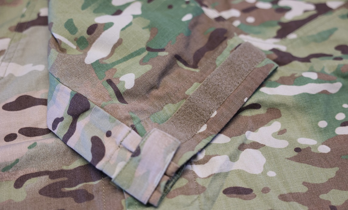 Velcrolukninger på ærmer på Crye Precision