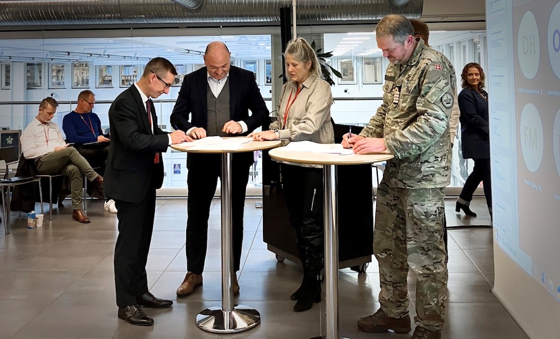fra højre: Danske Erhverv ved Thomas Nissen, Danske Maritime ved Jenny Braat, Danmark ved vicechef FMI, kommandør John Boye Rasmussen og Dansk Industri – Forsvar og Sikkerhed ved Joachim Finkielmann.