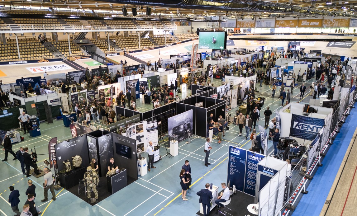 Hver anskaffelse bygger på tæt samarbejde mellem slutbrugere, Kommandoerne og Forsvarsministeriets Materiel- og Indkøbsstyrelse – på tværs af fagområder, hver eneste dag.