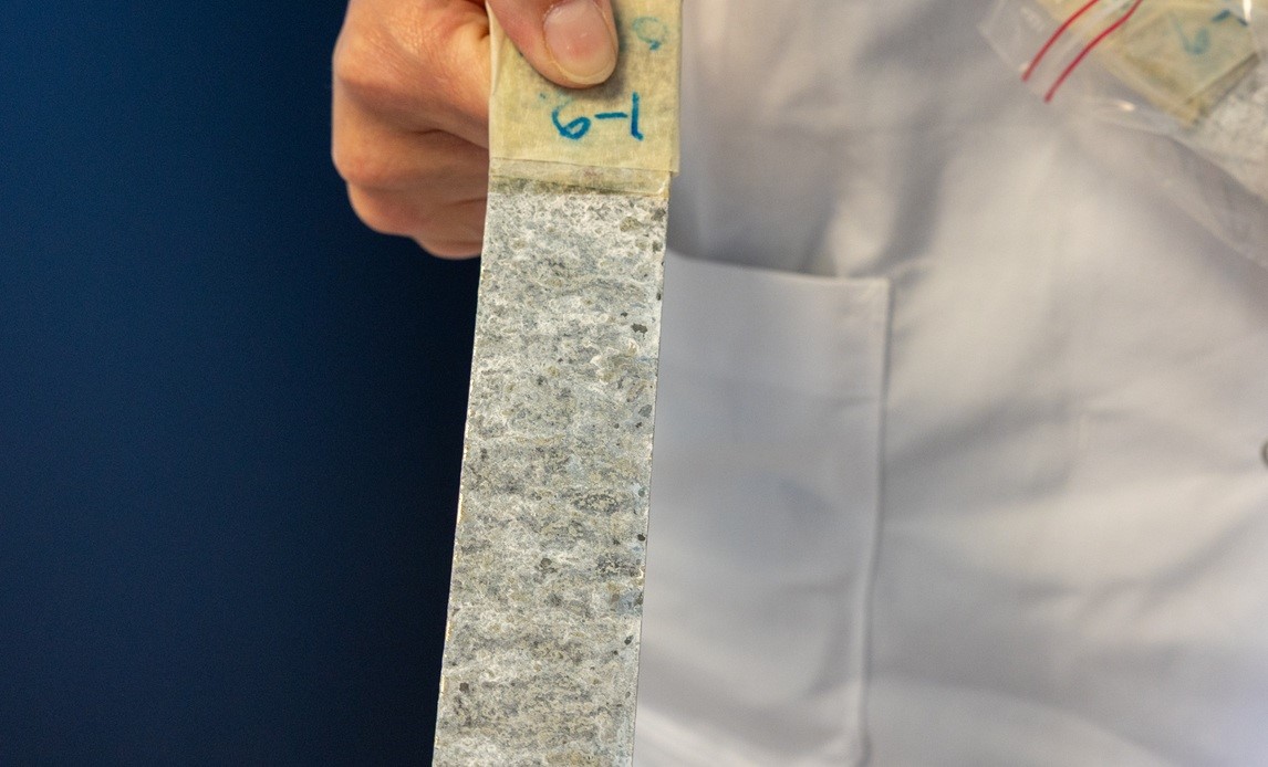 I en maskine, der producerer salttåge testes overfladebehandlingens effektivitet. Her er et af Mathildes skrækeksempler, der viser vigtigheden af en god overfladebehandling.