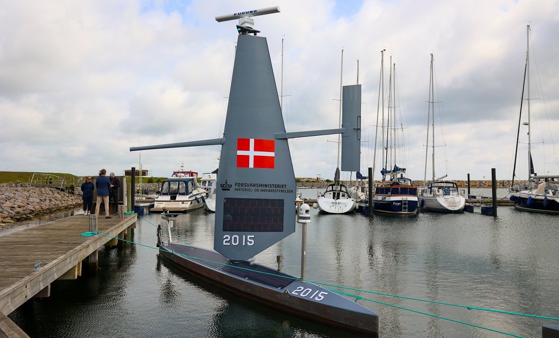 Test af forskellige ubemandede sejlende enheder er en af de mange opgaver, FMI står overfor. Her ses amerikanske Saildrone, der blev søsat fra Køge Marina i sommer. Foto: FMI KOM